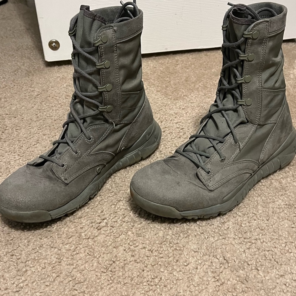 Nike combat/hiking boots
